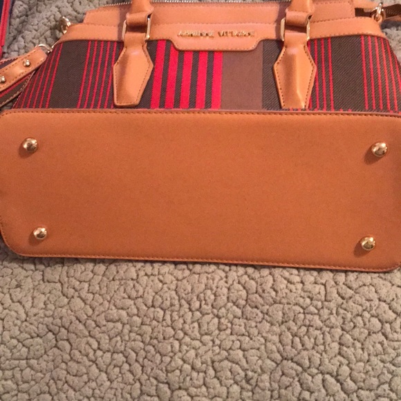 Adrienne Vittadini medium size tote - Picture 6 of 6